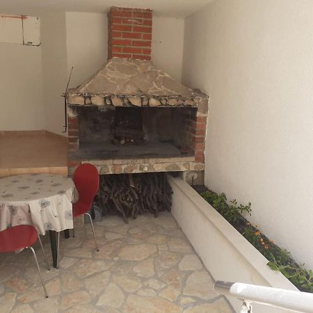 Apartments Slavica Бол Екстериор снимка