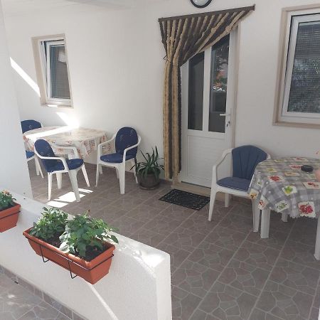 Apartments Slavica Бол Екстериор снимка