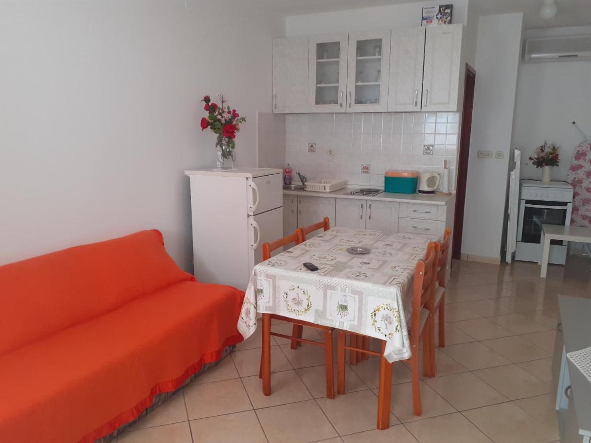 Apartments Slavica Бол Екстериор снимка