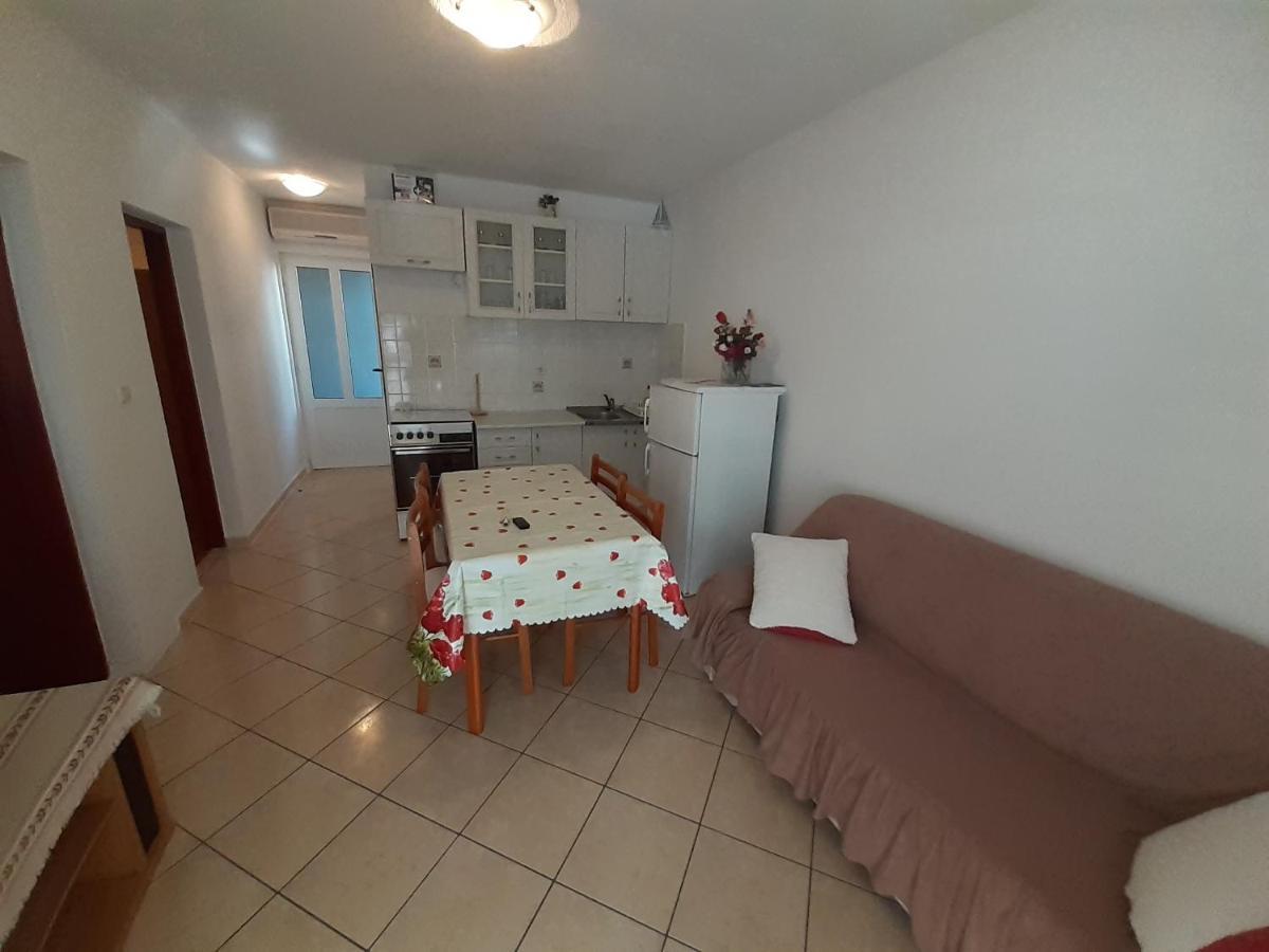 Apartments Slavica Бол Екстериор снимка