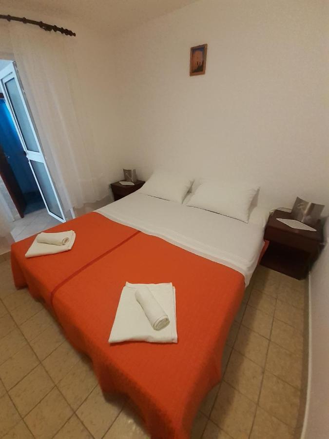 Apartments Slavica Бол Екстериор снимка