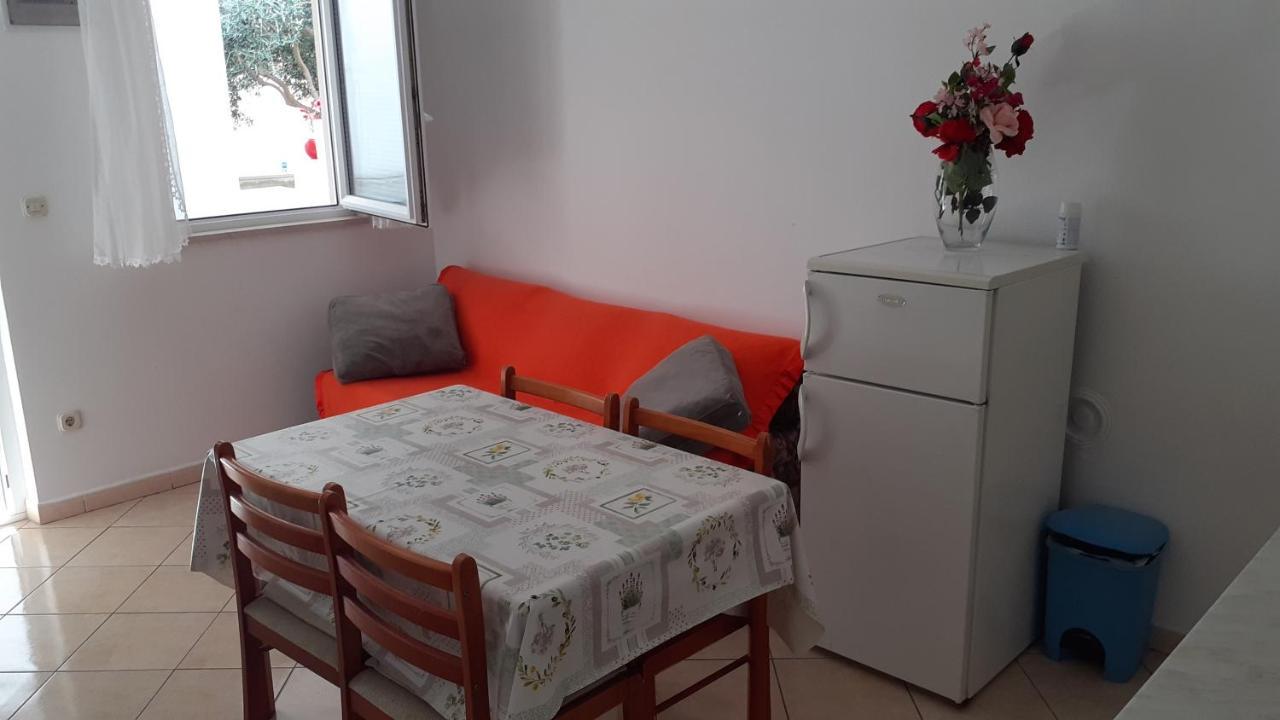 Apartments Slavica Бол Екстериор снимка
