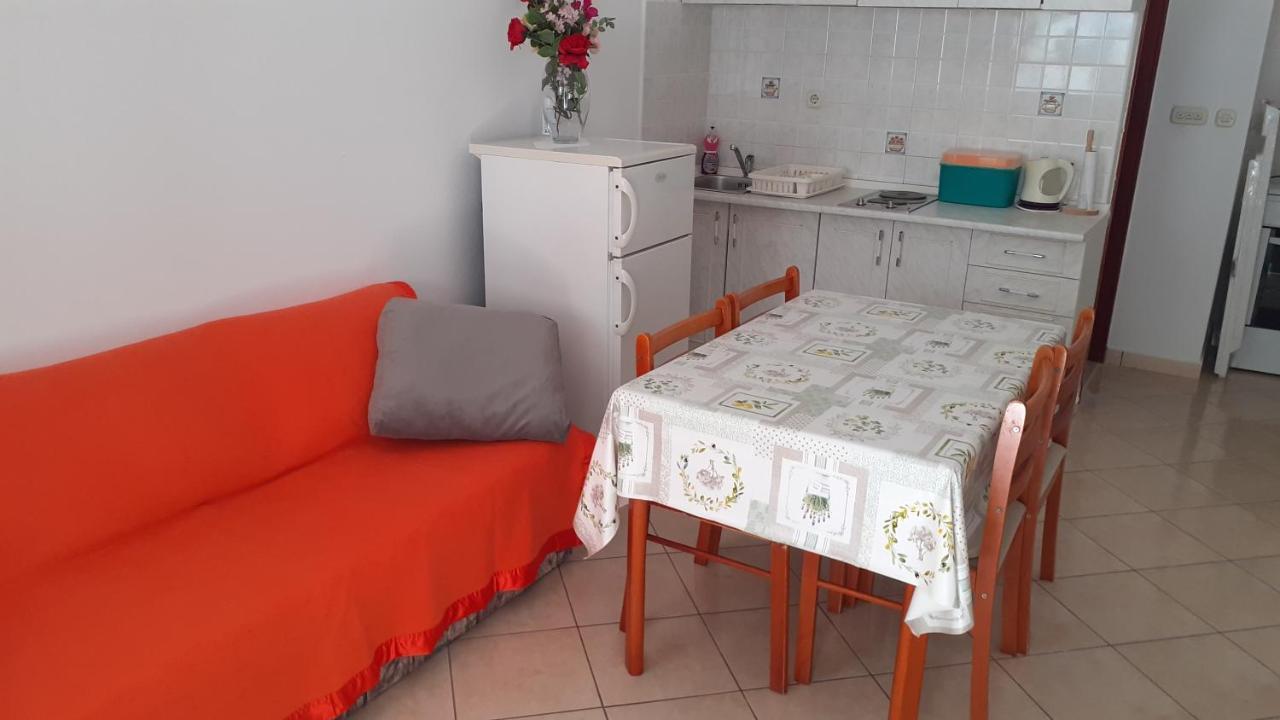 Apartments Slavica Бол Екстериор снимка