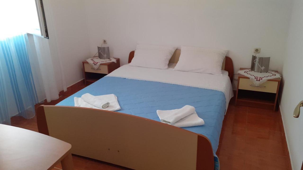 Apartments Slavica Бол Екстериор снимка