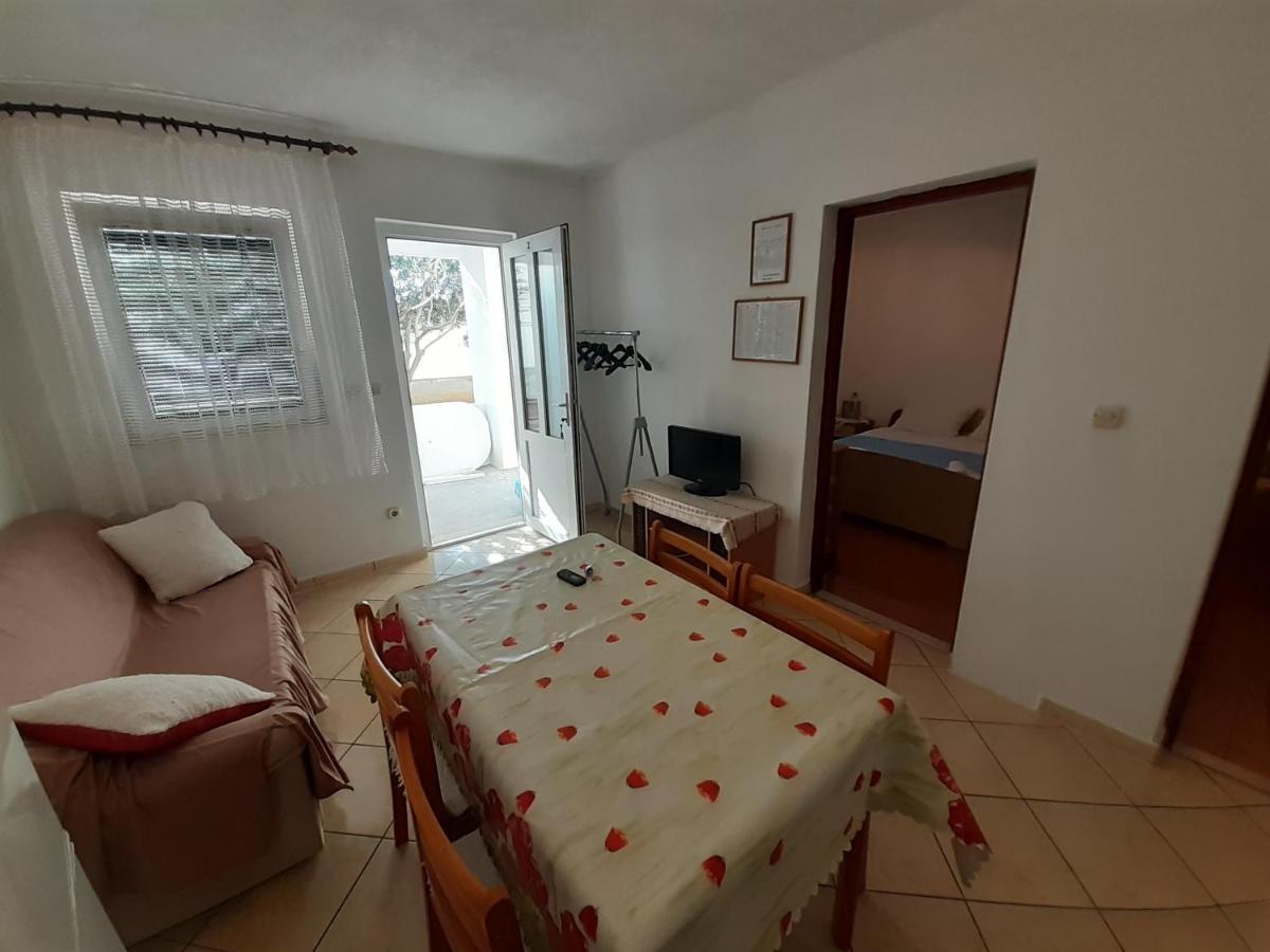 Apartments Slavica Бол Екстериор снимка