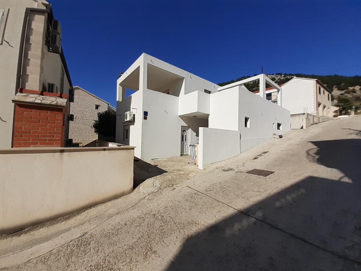 Apartments Slavica Бол Екстериор снимка