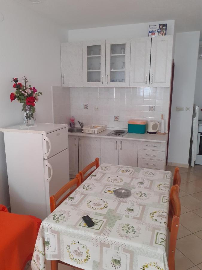 Apartments Slavica Бол Екстериор снимка