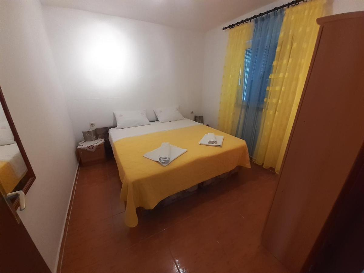 Apartments Slavica Бол Екстериор снимка
