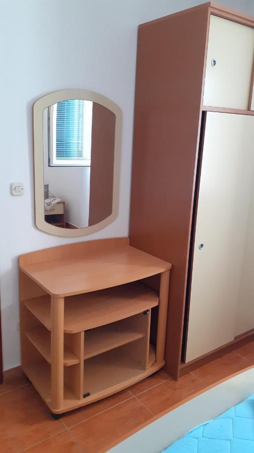 Apartments Slavica Бол Екстериор снимка
