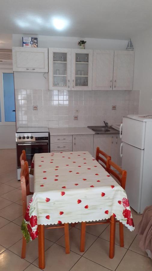 Apartments Slavica Бол Екстериор снимка