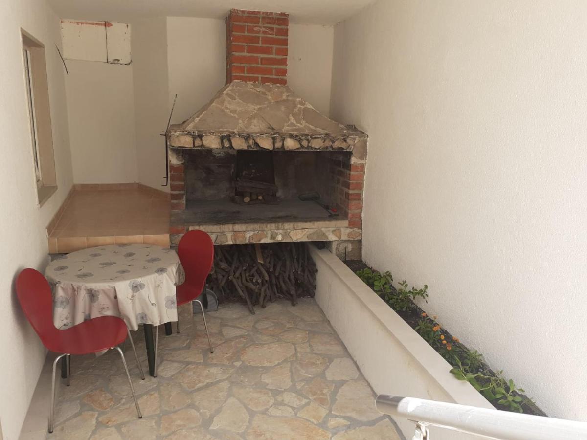 Apartments Slavica Бол Екстериор снимка