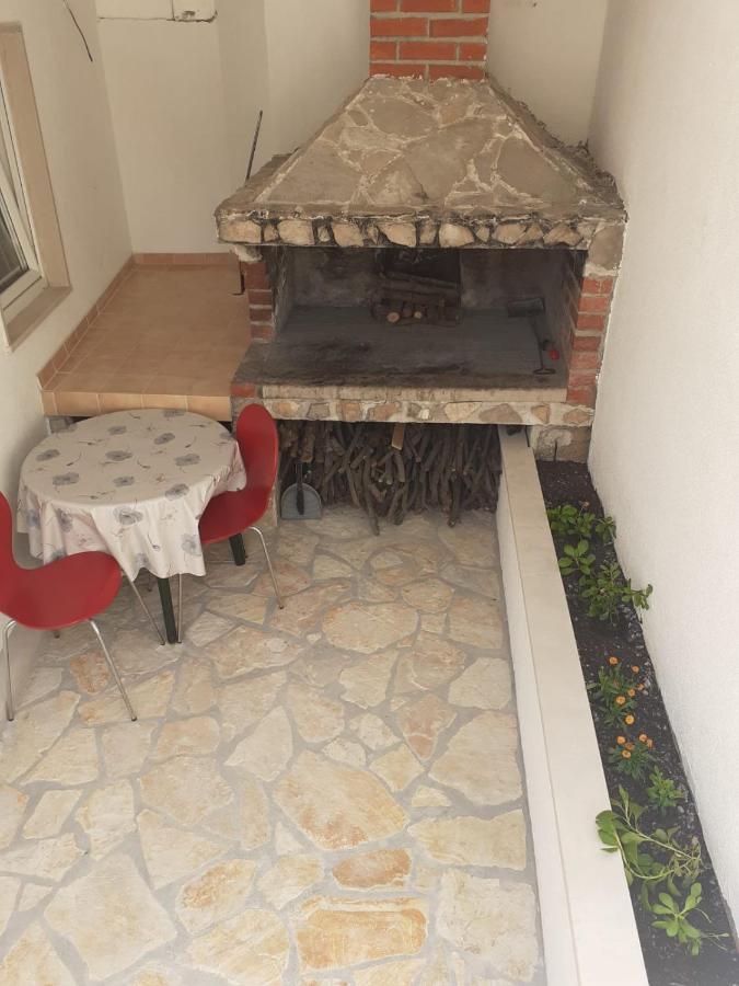 Apartments Slavica Бол Екстериор снимка