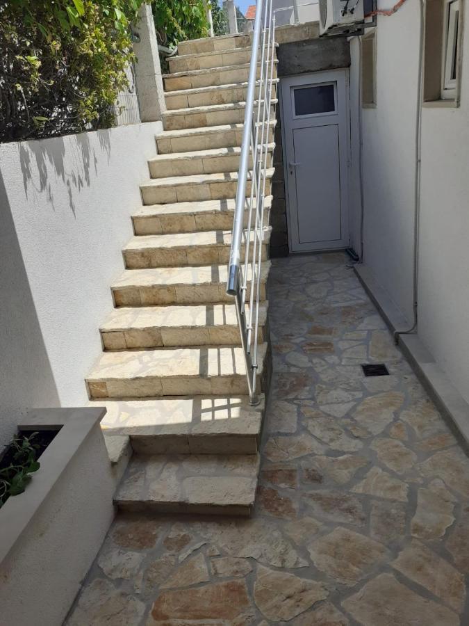 Apartments Slavica Бол Екстериор снимка