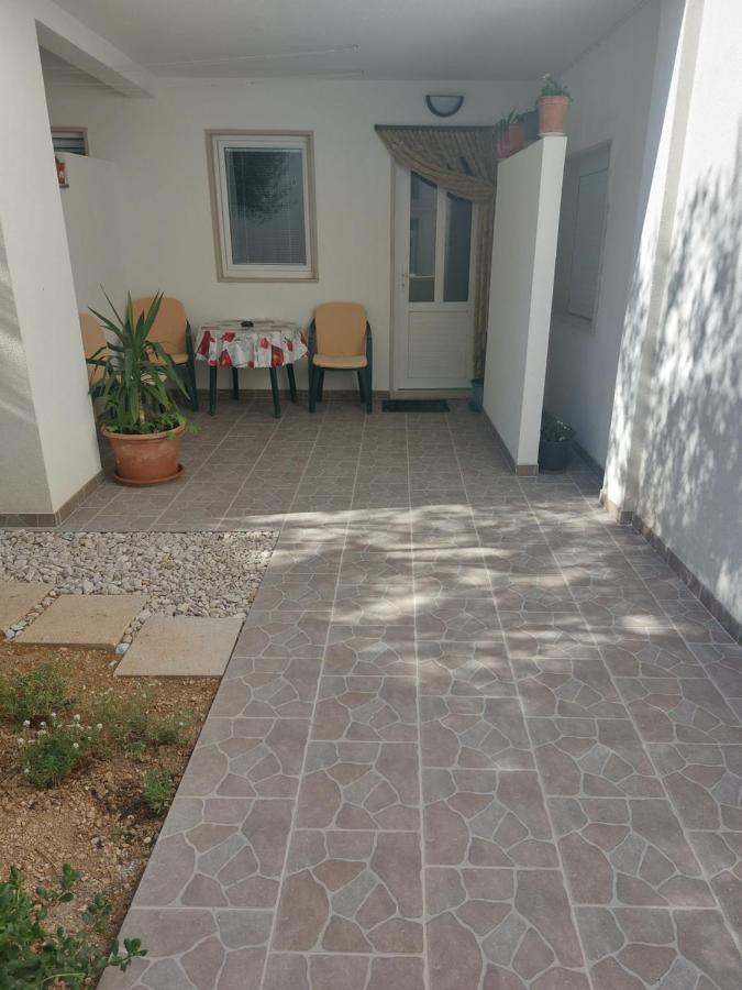 Apartments Slavica Бол Екстериор снимка