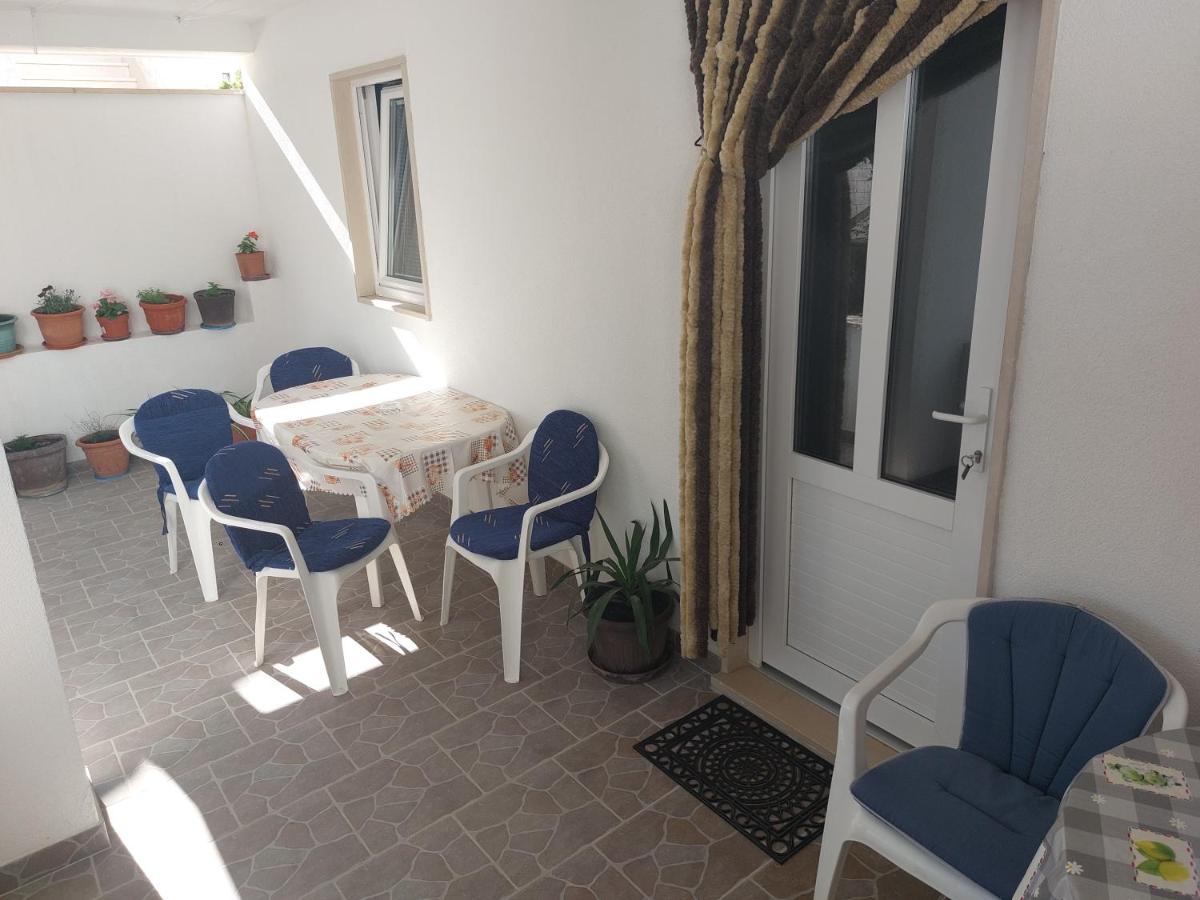 Apartments Slavica Бол Екстериор снимка