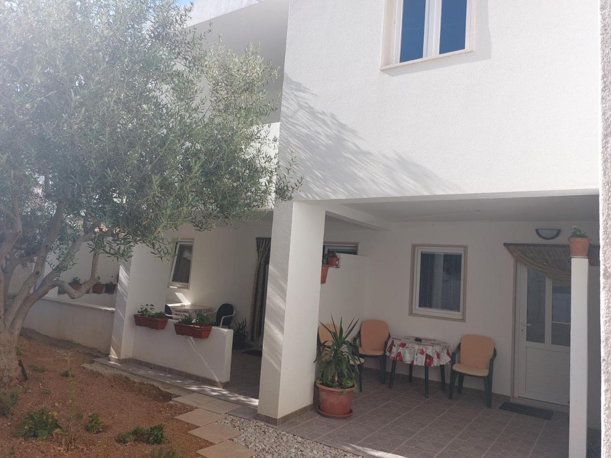Apartments Slavica Бол Екстериор снимка