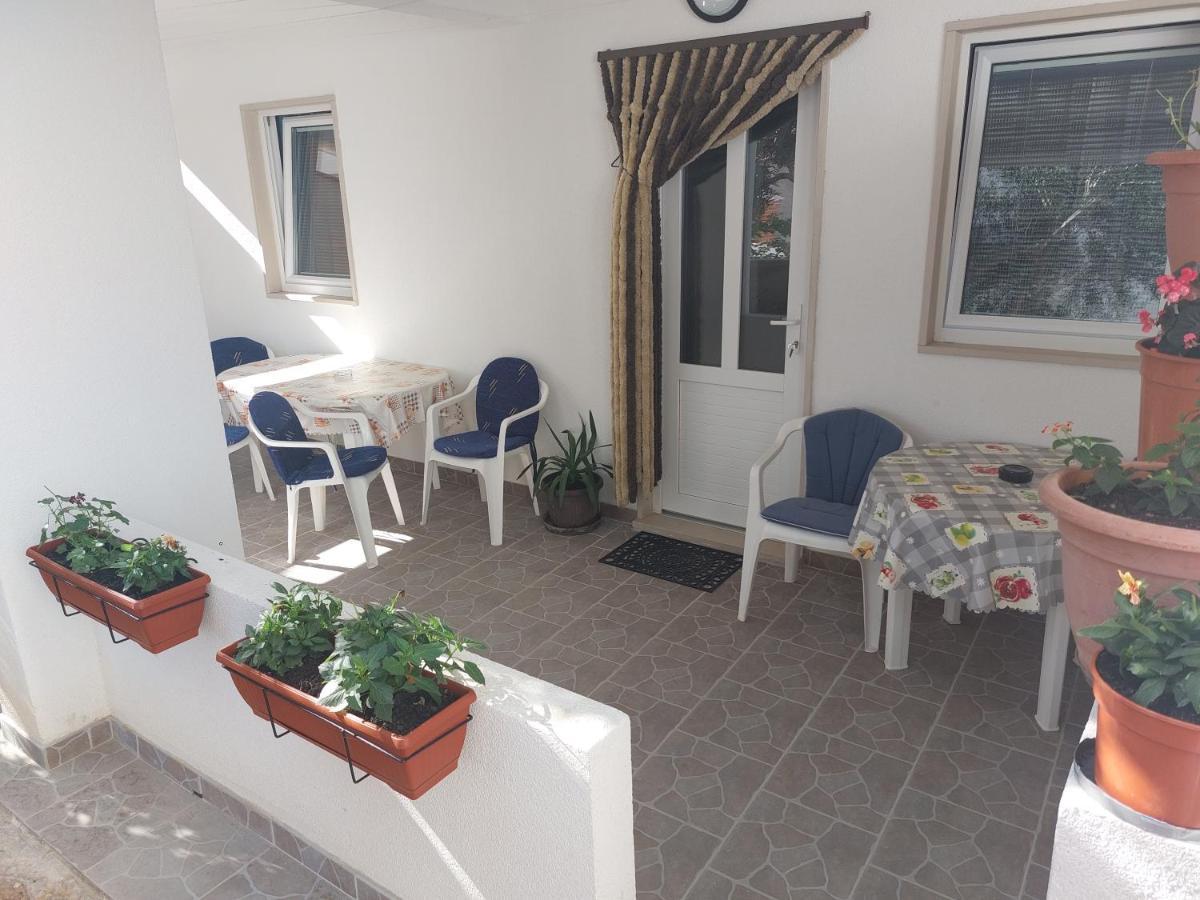 Apartments Slavica Бол Екстериор снимка