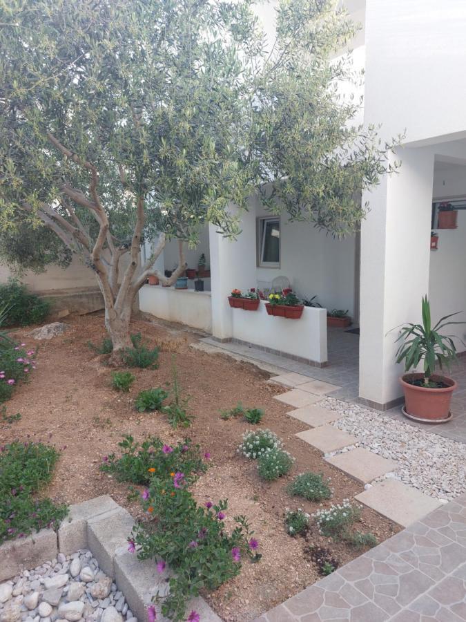Apartments Slavica Бол Екстериор снимка